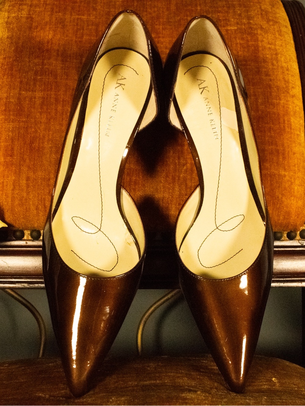 SIZE 9 Anne Klein Glossy Dark Brown Pumps